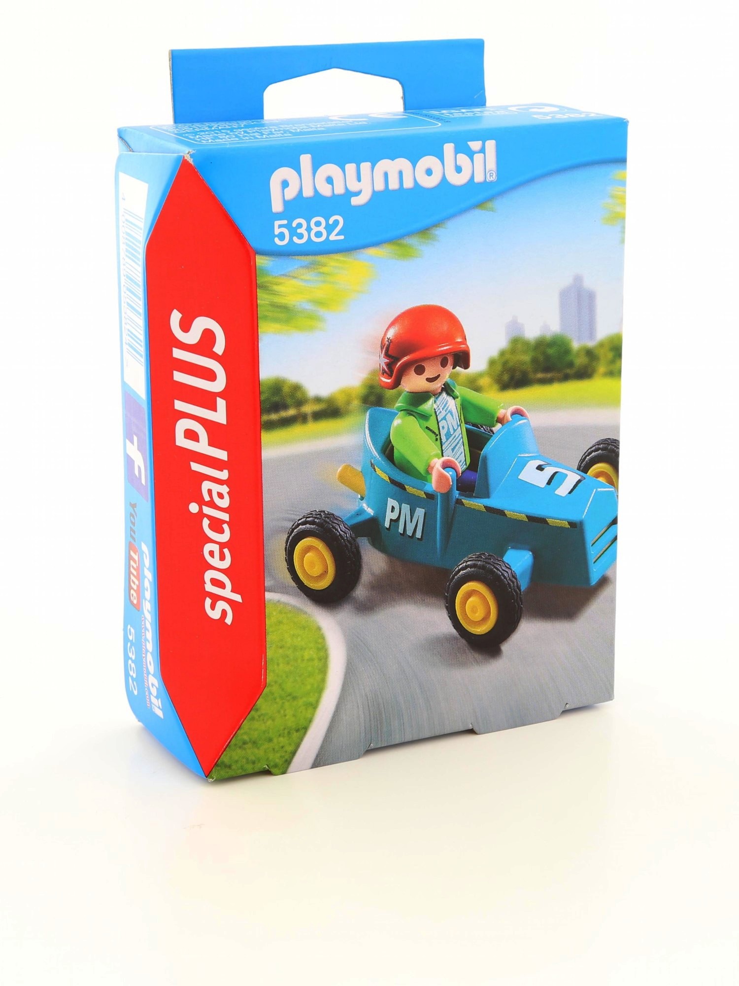 لعبة مجموعة بناء وتركيب مكعبات على شكل ولد مع عربة سباق من بلاي موبيل