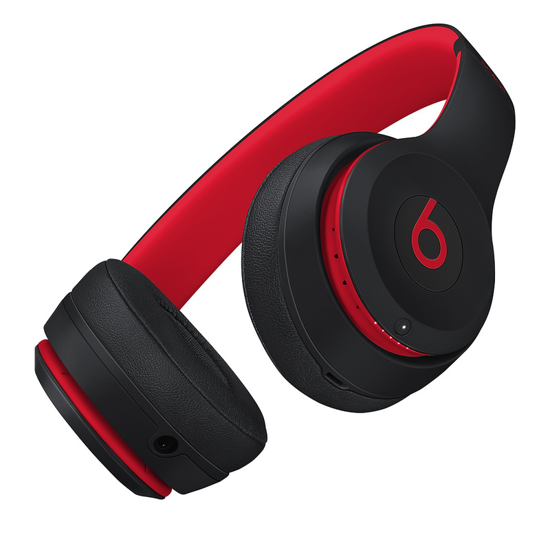 Beats Solo3 The Beats Decade Collection Defiant Black/Red Wireless On-Ear Headphones