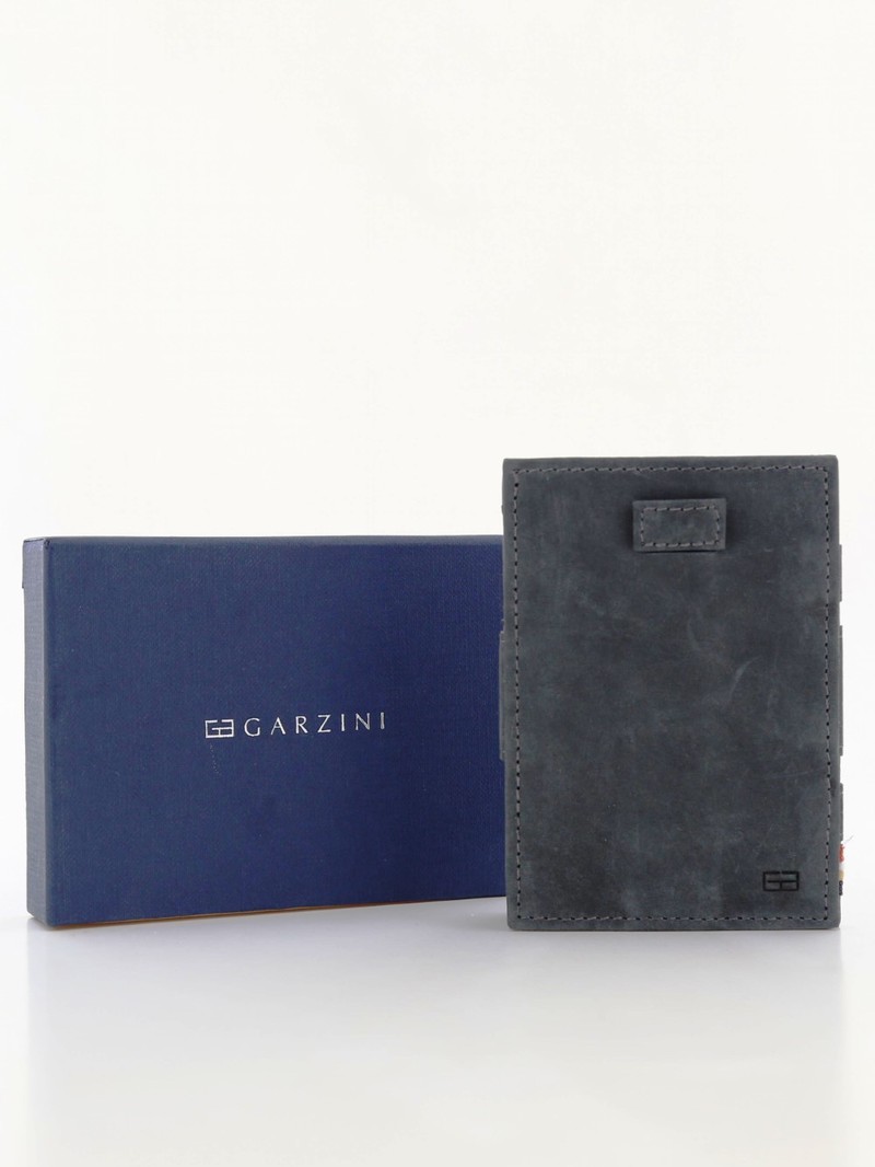 محفظة غارزيني كافاري ماجيك الكلاسيكية باللون الأسود الفاحم.