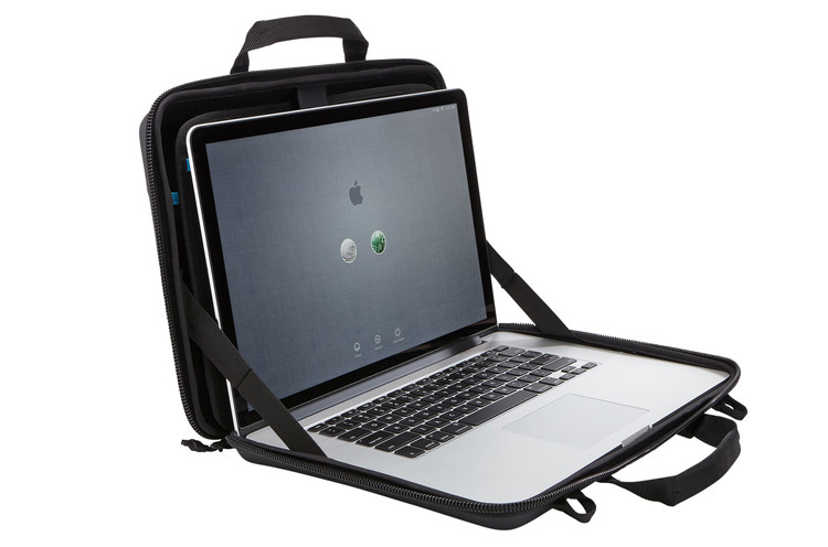 حقيبة جونتليت 3.0 بحزام لجهاز ماك بوك برو، ريتينا 15 بوصة لون أسود من ثول